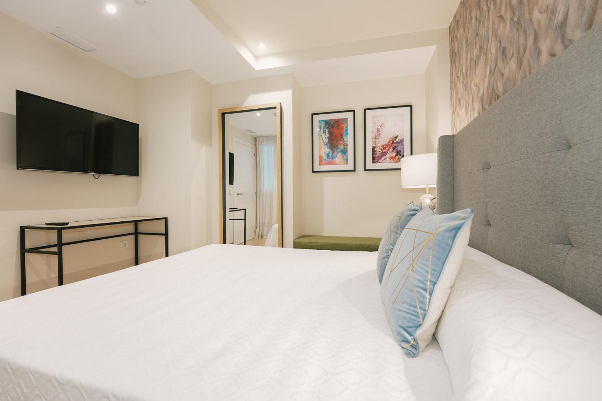 Debambu Atarazanas Aparthotel Málaga Eksteriør bilde